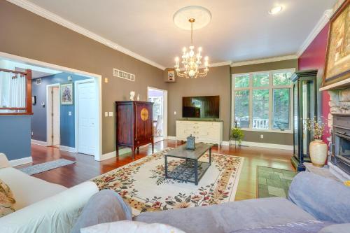 Shawnee on Delaware Home with Porch and Fire Pit! in East Stroudsburg, USA