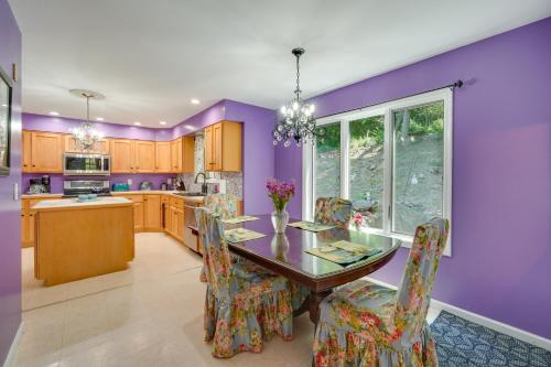 Shawnee on Delaware Home with Porch and Fire Pit! in East Stroudsburg, USA