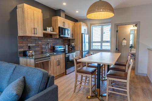 Konyha, Basecamp Suites Revelstoke in Revelstoke (Brit-Kolumbia)