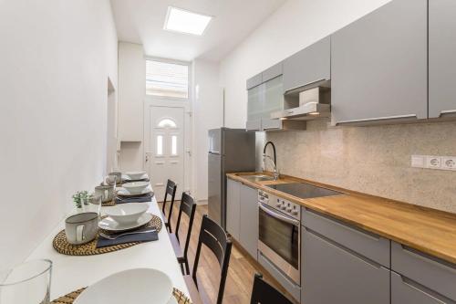 New Central and Convenient Flat - image 10