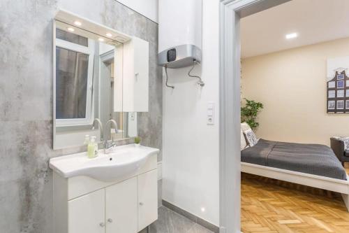 New Central and Convenient Flat - image 12