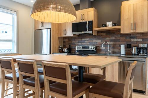 Konyha, Basecamp Suites Revelstoke in Revelstoke (Brit-Kolumbia)