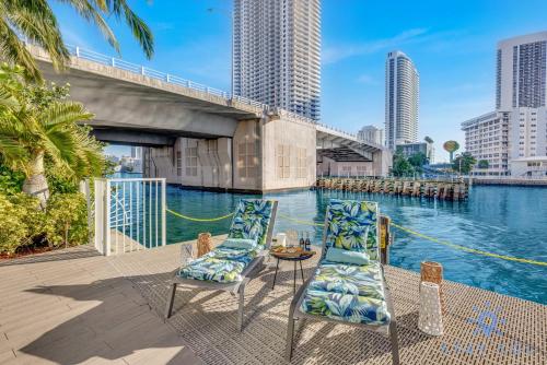 Spacious studio Amazing Amenities Infinite View in Hallandale Beach, USA