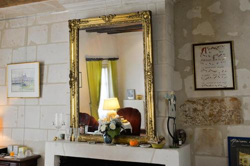 Gîte St Ours Loches hyper centre historique 4chambres 4salles de bains, salon cuisine (Gite St Ours Loches hyper centre historique 4chambres 4salles de bains, salon cuisine) in โลช