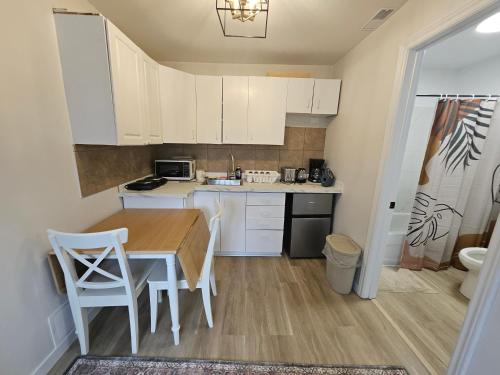 JstLikeHome - Old Ottawa Suite & Guesthouse in Vanier