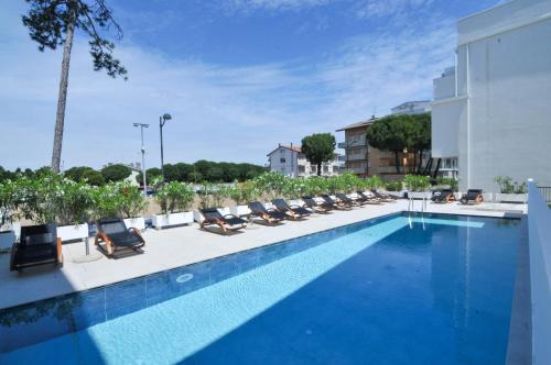 Marina Palace Hotel - image 3