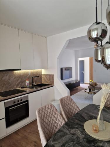 Konyha, Villa Jenna in Jezero