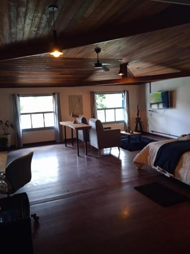 1 queen bed