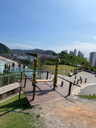 Apartamento pe na areia praia Tombo near Churrascaria Yedo