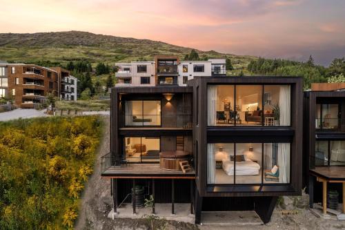 Stunning Mountain Views in Queenstown-Hot tub - image 14