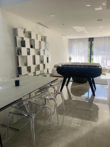 Villa avec piscine 35 min de Paris in Етоал