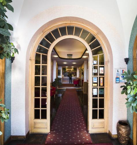 Hotel Kristina - image 9