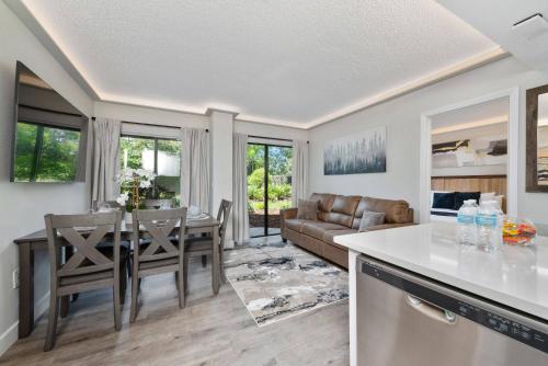 Luxury 2 Suites The Enclave Near Parks in Orlando, USA