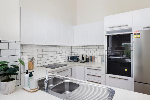 Kitchen, Fore Dek 4 in Port Stephens