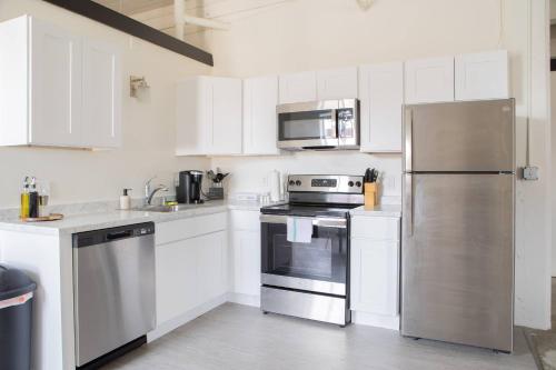 Flexhome Westown 2BR RS3 in Fiserv and Theater District in Milwaukee, USA