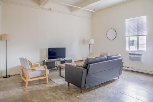 Flexhome Westown 2BR RS3 in Fiserv and Theater District in Milwaukee, USA