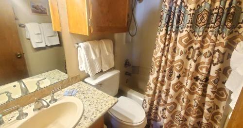Aspen West Studio 3 - On Main St - Cozy in Red River, USA