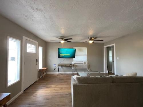 One Bed 1 Bath with Full Kitchen near Fort Sill in Lawton, USA