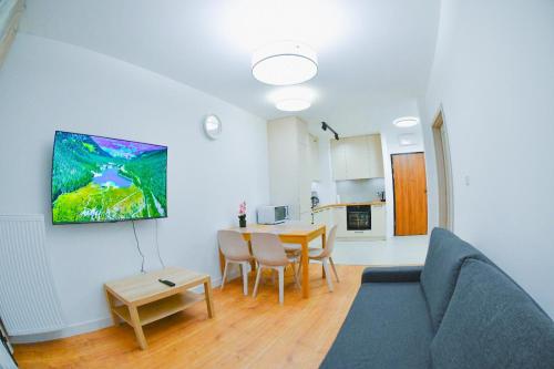 Elegant Two-Room Apartment, Sleeps 4, Near Turon Arena, Balcony ,Air condition, Kraków