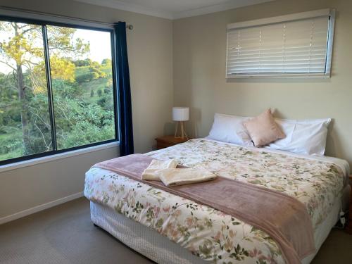 Flame Tree Chalet, Booroobin (photo 2)