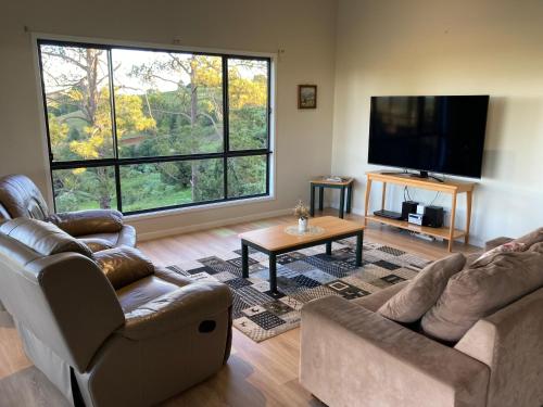 Flame Tree Chalet, Booroobin (photo 7)
