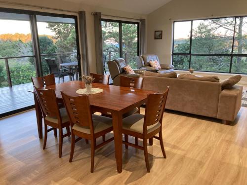 Flame Tree Chalet, Booroobin (photo 6)