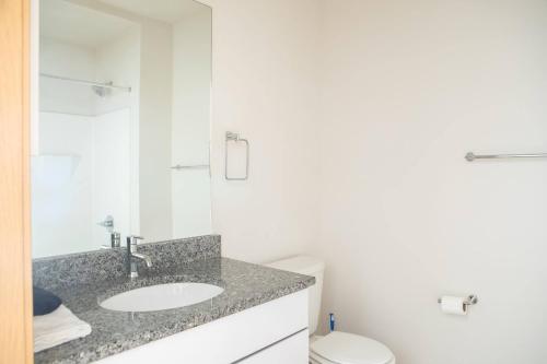 Flexhome East Side Studio R3 - Brady Fiserv Balcony in Milwaukee, USA