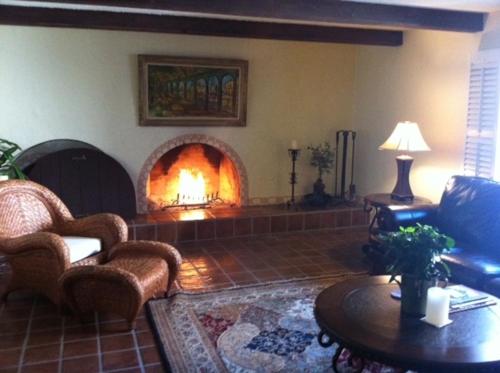 Spanish Villa Inn - 로비