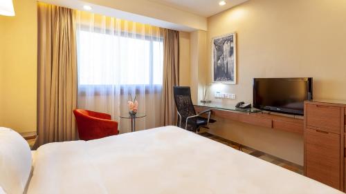 Standard King Room - Non-Smoking  image 4