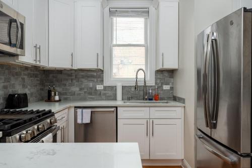 East Village 2BR Modern Apartment H1 in Wicker Park
