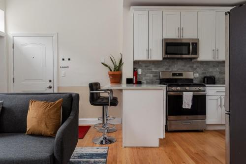East Village 2BR Modern Apartment H1 in Wicker Park
