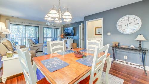 Come visit Our Lil Getawave condo in Pawleys Island, USA