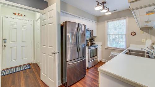 Come visit Our Lil Getawave condo in Pawleys Island, USA