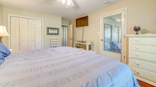Come visit Our Lil Getawave condo in Pawleys Island, USA