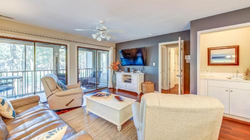Come visit Our Lil Getawave condo in Pawleys Island, USA