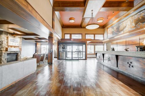 ทัศนียภาพภายนอกโรงแรม, ฮอลิเดย์ อินน์ เวสต์ เยลโลว์สโตน บาย IHG (Holiday Inn West Yellowstone By IHG) in เวสส์ เยลโลว์สโตน (MT)