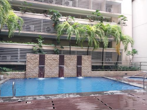 Family Suites at Emperador Bldg near T3, Манила (фото 6)
