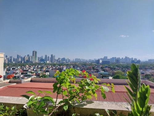 Family Suites at Emperador Bldg near T3, Манила (фото 5)