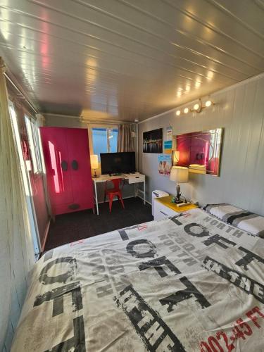 C3 Save money budget affordable cabin with comfort! Cabin 3 in جبل ألبرت