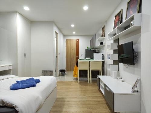 7 Floor - Mountain view Studio room at OZC near Kata beach, Kata pláž (fotografie 4)