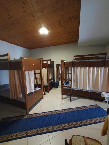 Mona`s Hostel – Saranda, OR