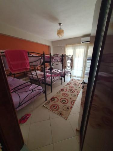 Mona`s Hostel – Saranda, OR