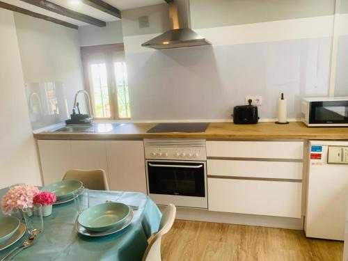 Kitchen, El Asturcon in Pilona