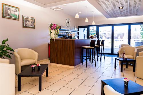 Bar/ Salón, Residence Vacanceole - Le Domaine des Monedieres in Correze