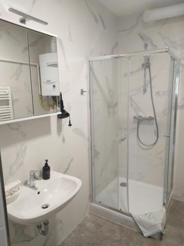 Silver Apartments - image 3