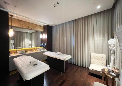 Burj Khalifa Canal View Fully Furnished Studio At Damac Prive - Sauna