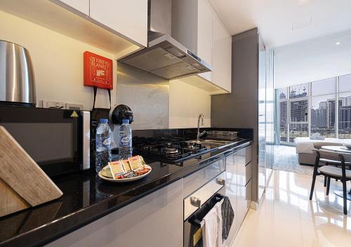 Burj Khalifa Canal View Fully Furnished Studio At Damac Prive - Kitchen