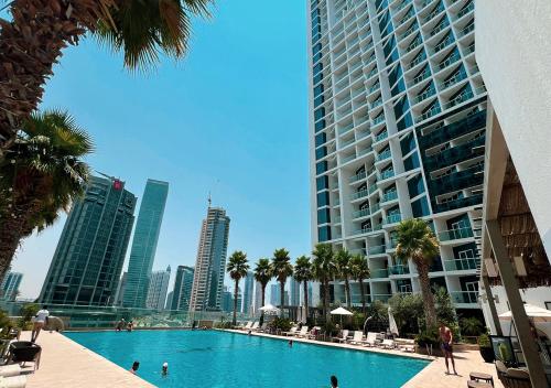 Burj Khalifa Canal View Fully Furnished Studio At Damac Prive - Swimming pool