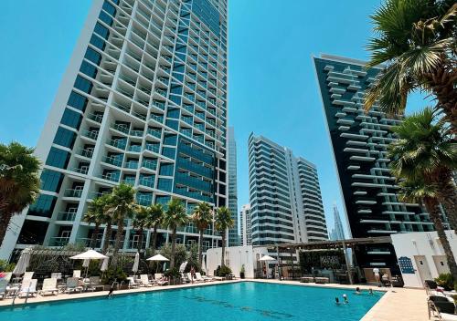 Burj Khalifa Canal View Fully Furnished Studio At Damac Prive - Swimming pool