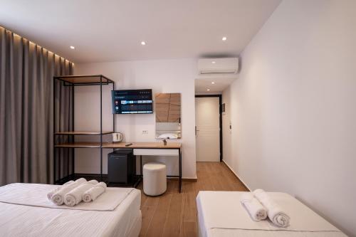 Deluxe Triple Room image 10